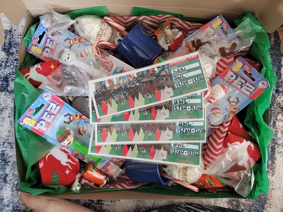 Christmas-Products-pallets-for-sale.jpg