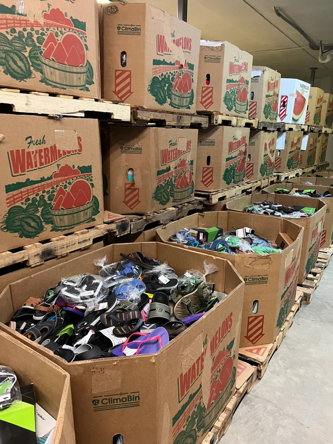 Flip-Flops-and-Sandals-pallets-for-sale.webp