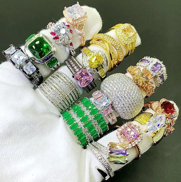 Jewelry-liquidation-pallets-2-1-1.webp
