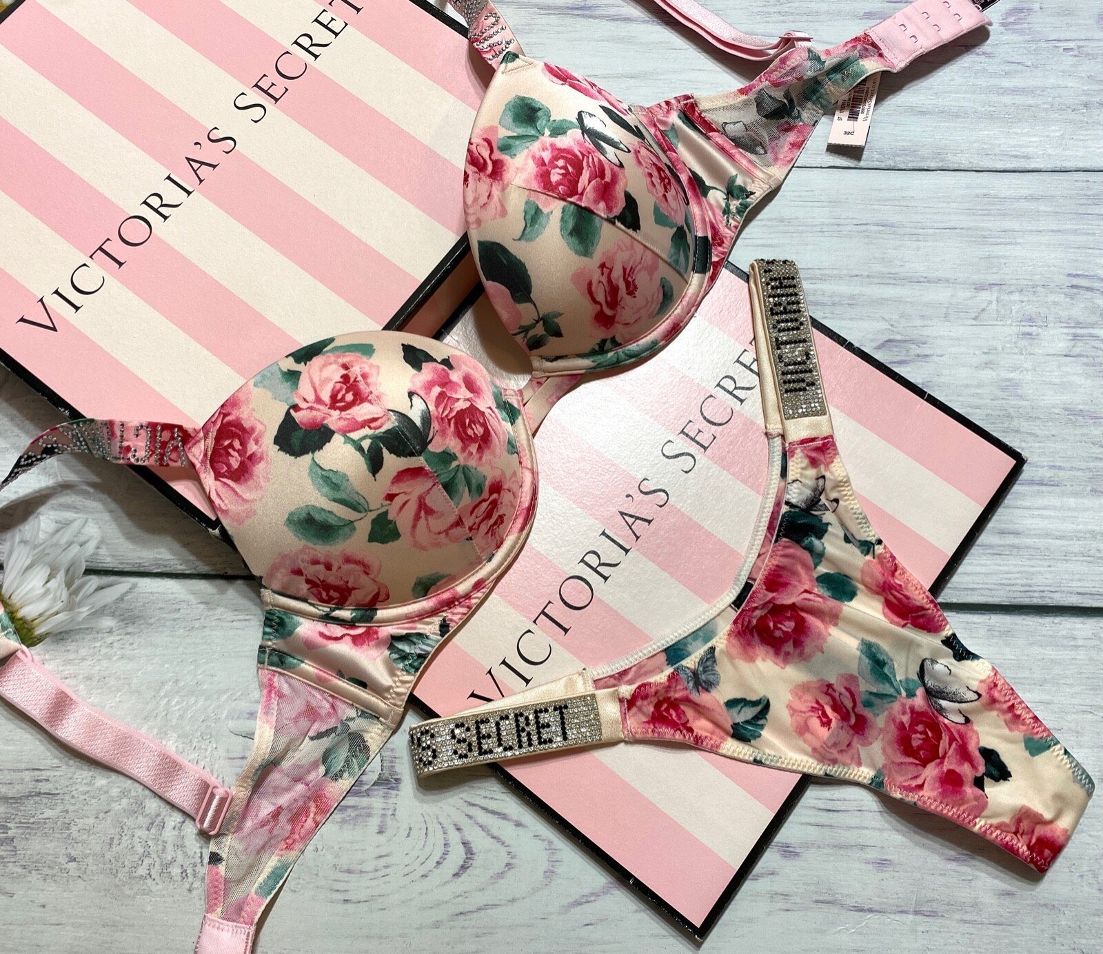 Victoria-secret-underwear-pallets-.jpg