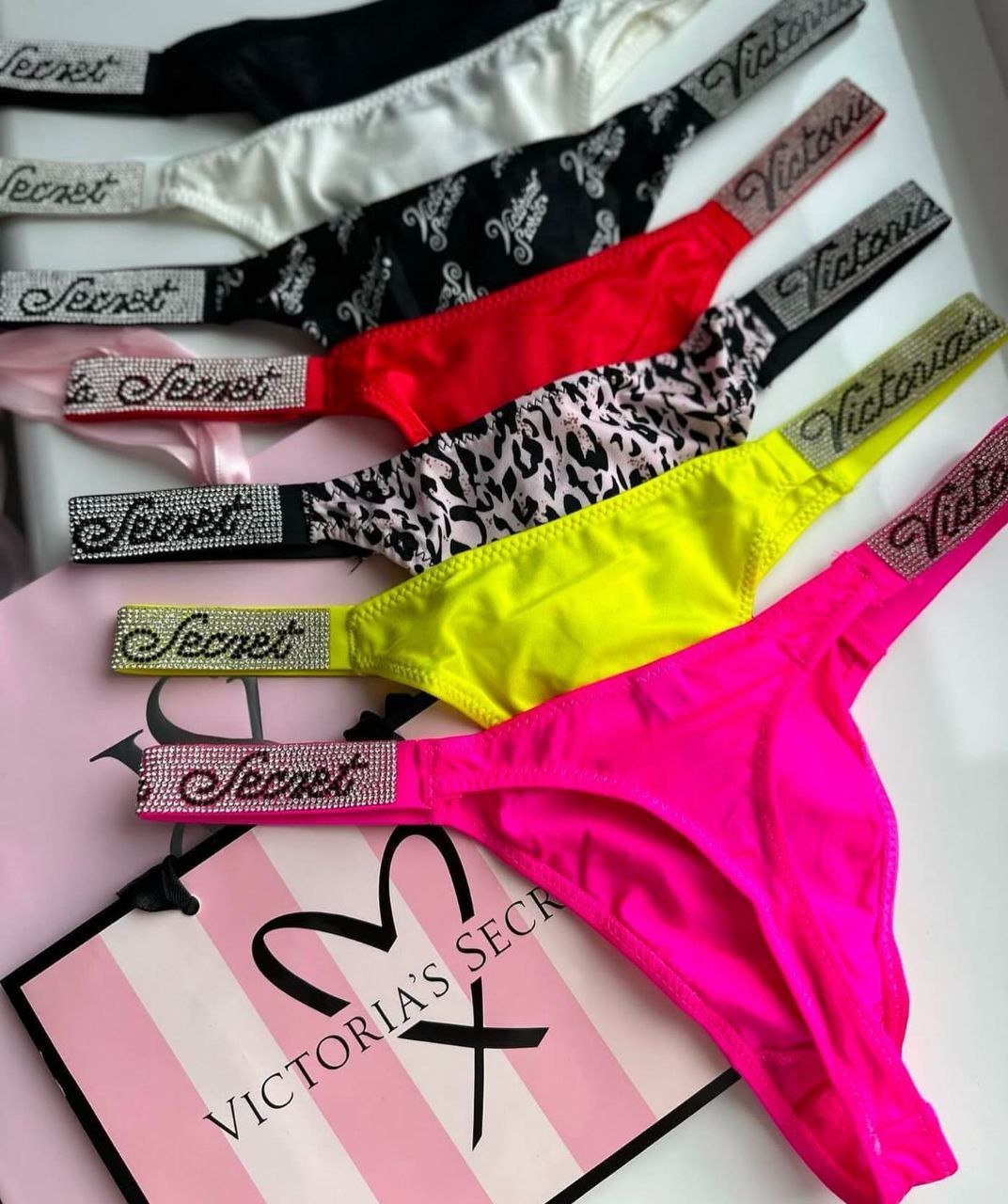 Victoria-secret-underwear-pallets-21.jpg