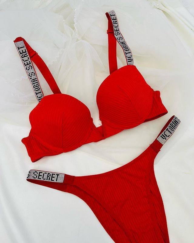 Victoria-secret-underwear-pallets-24.jpg