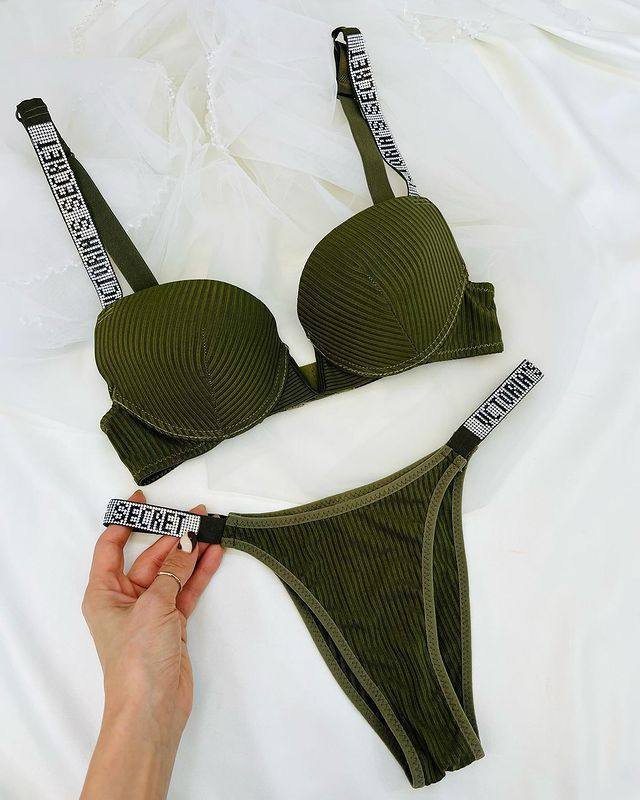 Victoria-secret-underwear-pallets-28.jpg