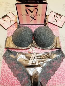 Victoria-secret-underwear-pallets-3.jpg