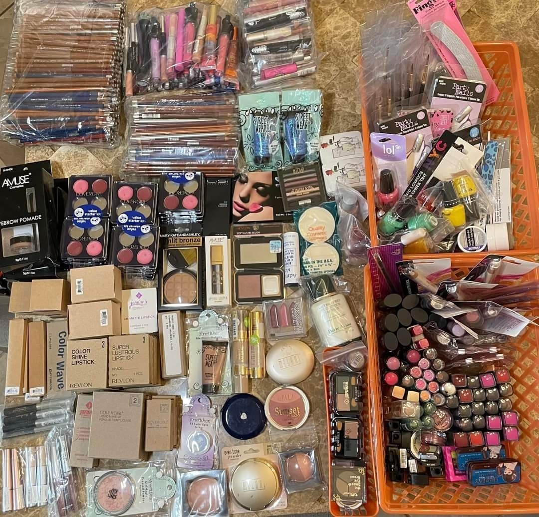 cosmetic-pallets-for-sale.jpg