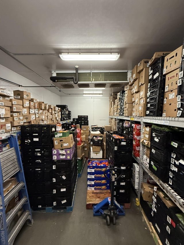 too-much-freight-v0-zg9r90d3pxhe1.jpeg